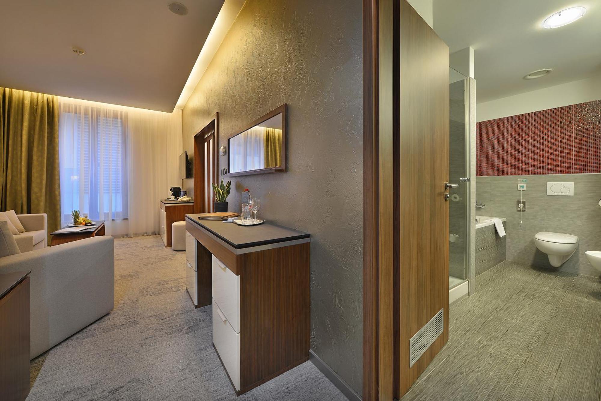 Wellness Hotel Diamant Hluboká nad Vltavou Exterior foto
