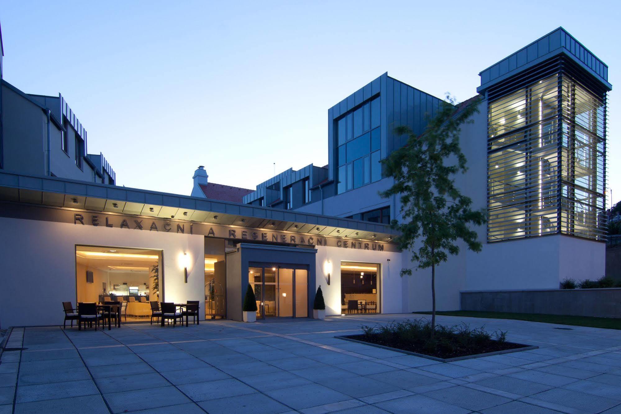 Wellness Hotel Diamant Hluboká nad Vltavou Exterior foto
